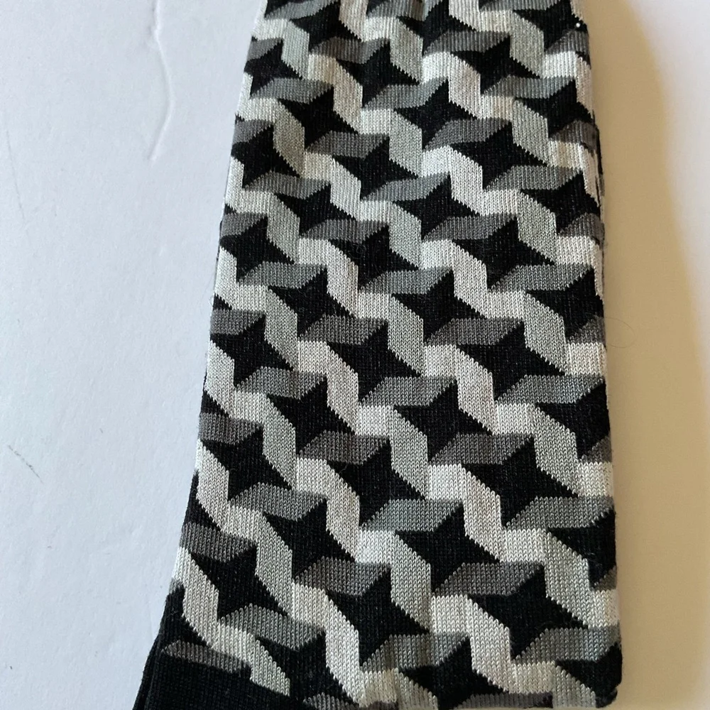 BUGATCHI MENS OPTICAL ILLUSION MERCERIZED COTTON SOCKS BLACK GRAY WHITE OS NWOT